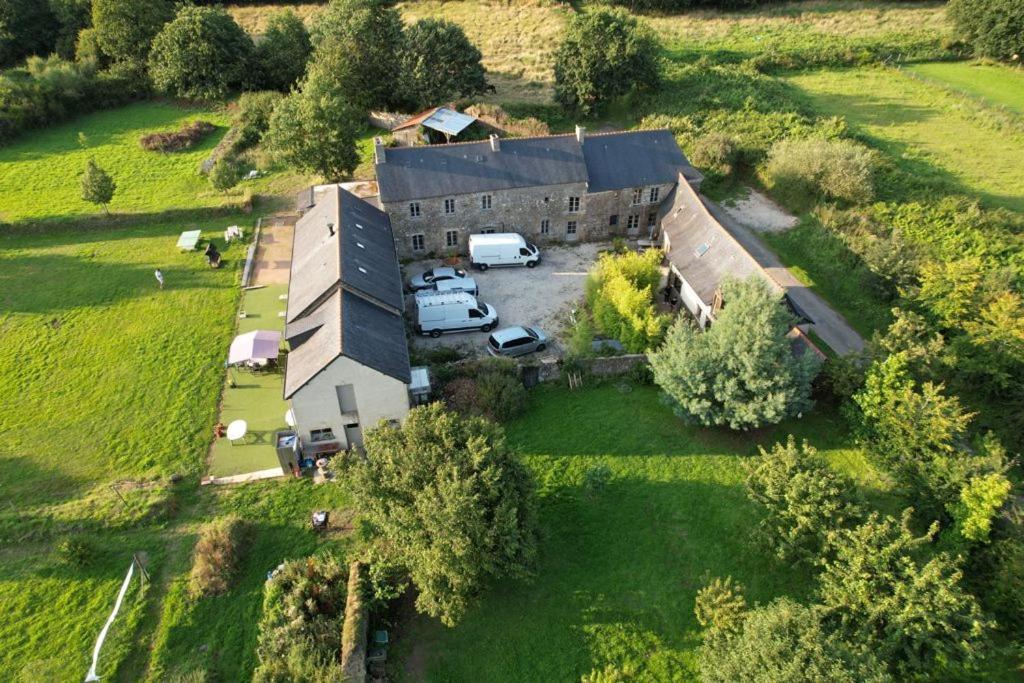 Gite De La Porte Du Parc Les Iffs Exteriör bild
